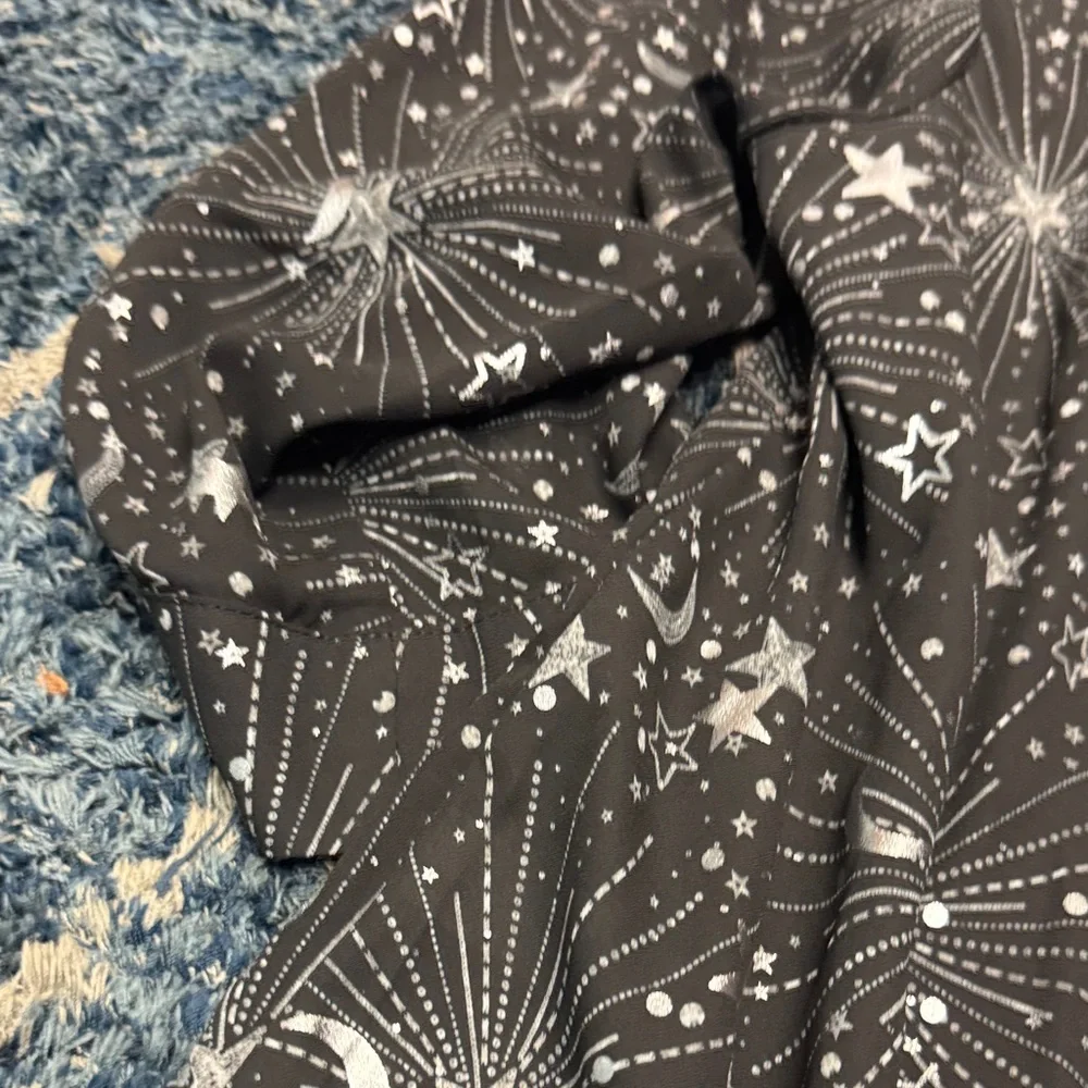 NEW Torrid Black and Silver star chiffon tunic roll-tab blouse size 1X(14-16) - Picture 12 of 14
